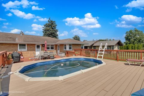 Tiny photo for 125 N Oak Leaf Drive, Addison, IL 60101 (MLS # 12454418)