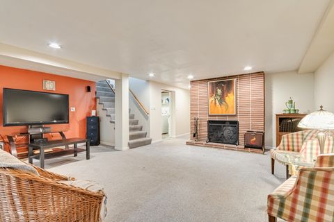 Tiny photo for 125 N Oak Leaf Drive, Addison, IL 60101 (MLS # 12454418)