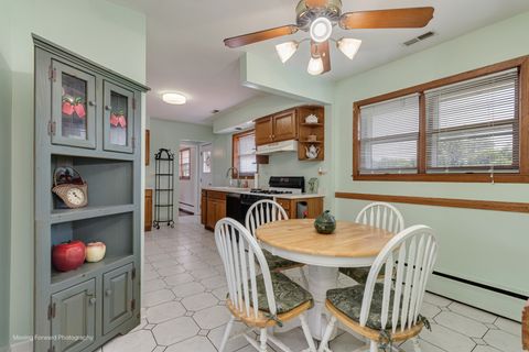 Tiny photo for 125 N Oak Leaf Drive, Addison, IL 60101 (MLS # 12454418)