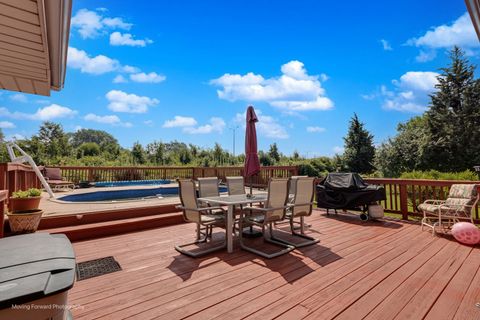 Tiny photo for 125 N Oak Leaf Drive, Addison, IL 60101 (MLS # 12454418)