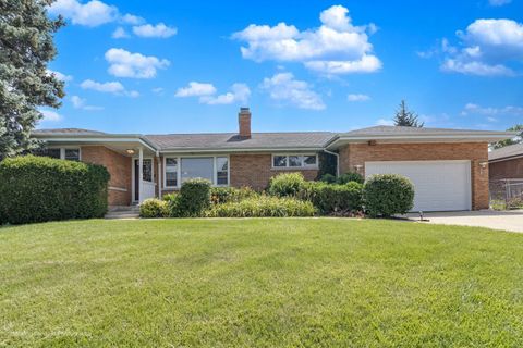 Tiny photo for 125 N Oak Leaf Drive, Addison, IL 60101 (MLS # 12454418)