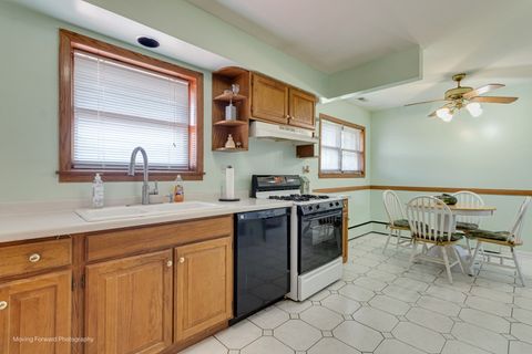 Tiny photo for 125 N Oak Leaf Drive, Addison, IL 60101 (MLS # 12454418)