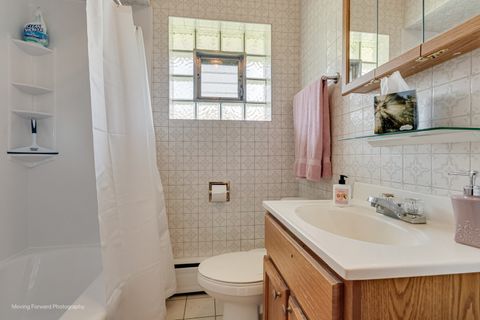 Tiny photo for 125 N Oak Leaf Drive, Addison, IL 60101 (MLS # 12454418)