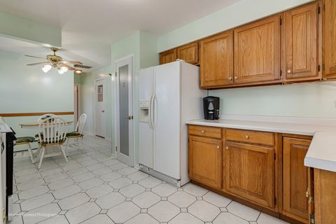 Tiny photo for 125 N Oak Leaf Drive, Addison, IL 60101 (MLS # 12454418)