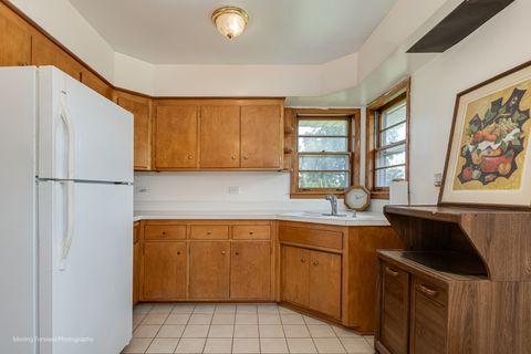 Tiny photo for 125 N Oak Leaf Drive, Addison, IL 60101 (MLS # 12454418)