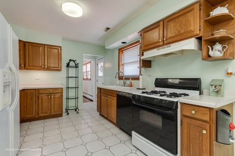 Tiny photo for 125 N Oak Leaf Drive, Addison, IL 60101 (MLS # 12454418)