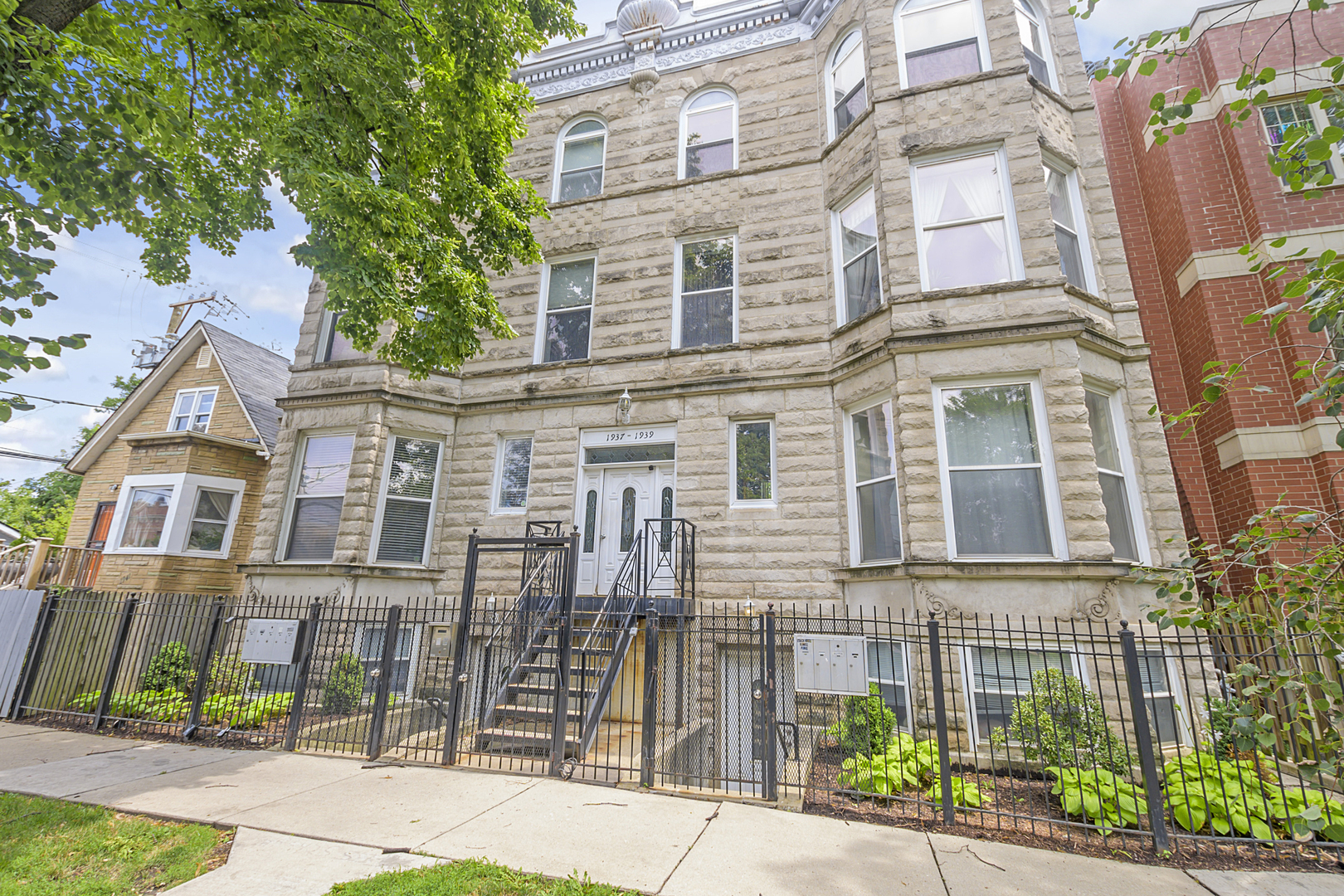 1939 N Sawyer Avenue G