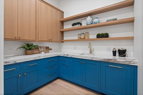 Tiny photo for 104 S Monroe Street, Hinsdale, IL 60521 (MLS # 12503981)