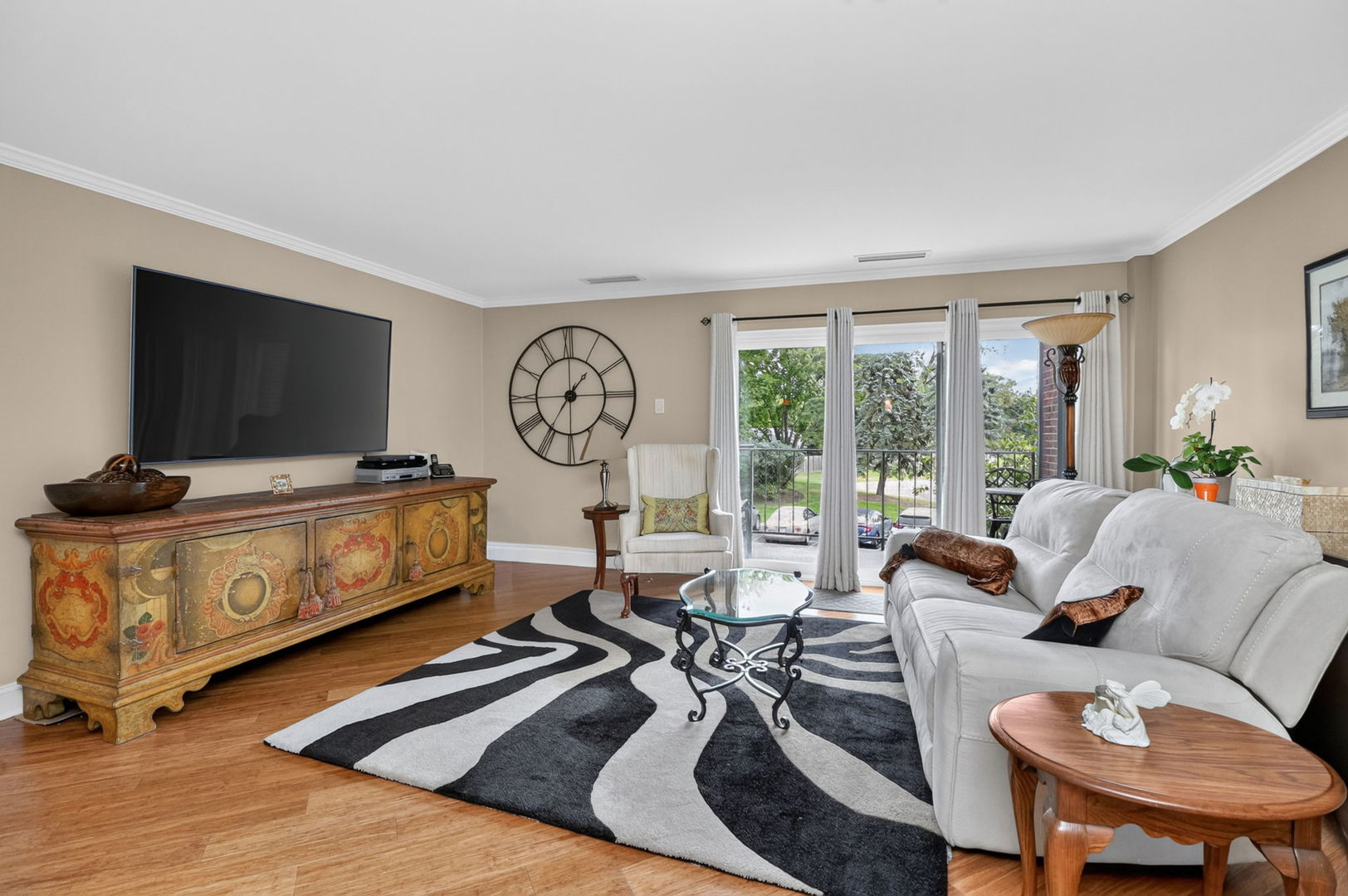 6585 Main Street 202