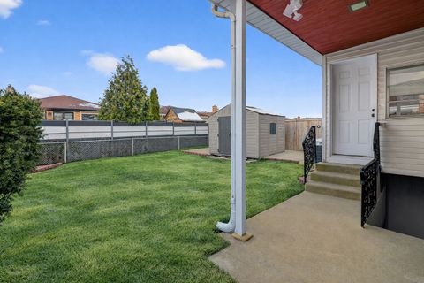 Tiny photo for 7624 W Ainslie Street, Harwood Heights, IL 60706 (MLS # 12586548)