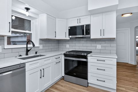 Tiny photo for 7624 W Ainslie Street, Harwood Heights, IL 60706 (MLS # 12586548)