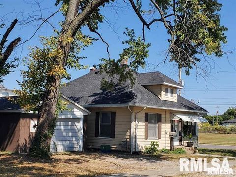Tiny photo for 300 W PECAN Street, Carbondale, IL 62901 (MLS # EB458502)