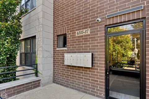 Tiny photo for 4235 S Calumet Avenue, Chicago, IL 60653 (MLS # 12524334)