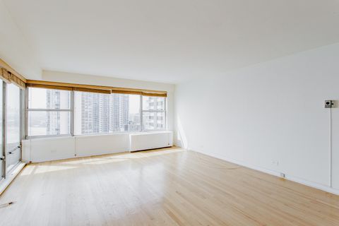 Tiny photo for 6157 N Sheridan Road #24G, Chicago, IL 60660 (MLS # 12623008)