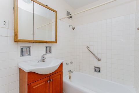 Tiny photo for 6157 N Sheridan Road #24G, Chicago, IL 60660 (MLS # 12623008)