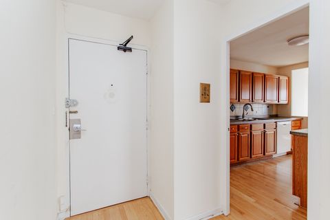Tiny photo for 6157 N Sheridan Road #24G, Chicago, IL 60660 (MLS # 12623008)