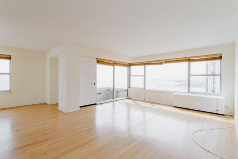 Tiny photo for 6157 N Sheridan Road #24G, Chicago, IL 60660 (MLS # 12623008)