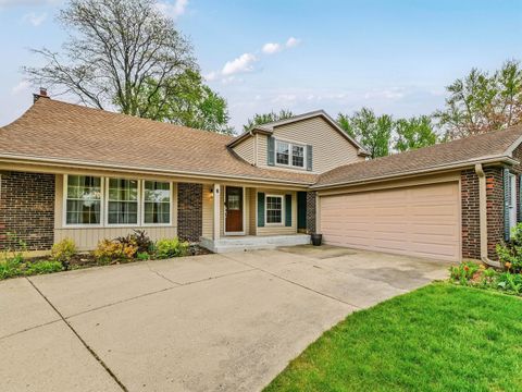 Photo of 943 N Crestview Drive, Palatine, IL 60067 (MLS # 12630204)