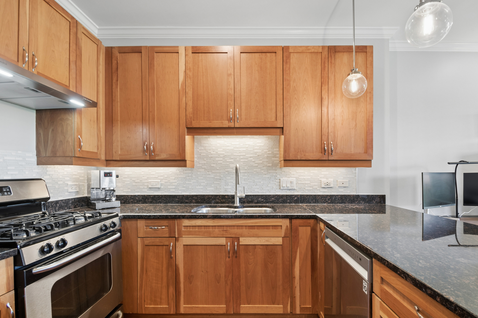 4553 N MAGNOLIA Avenue 403