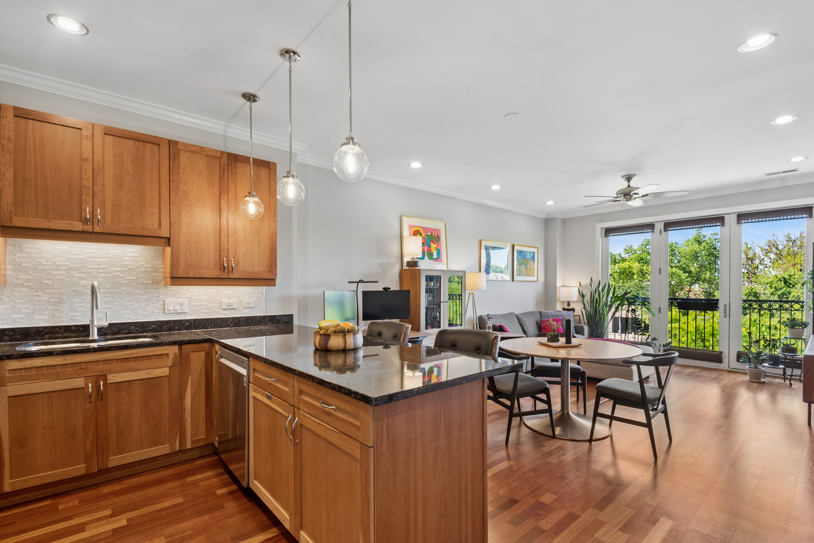4553 N MAGNOLIA Avenue 403