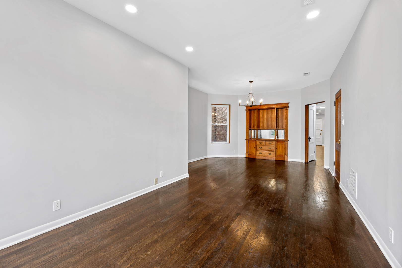 915 W Newport Street 2