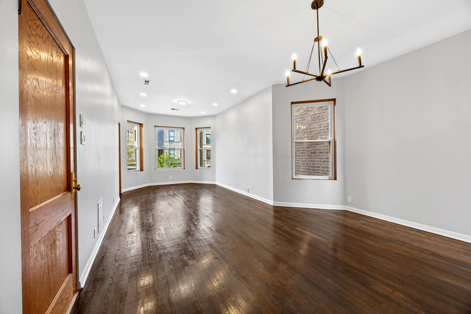 915 W Newport Street 2