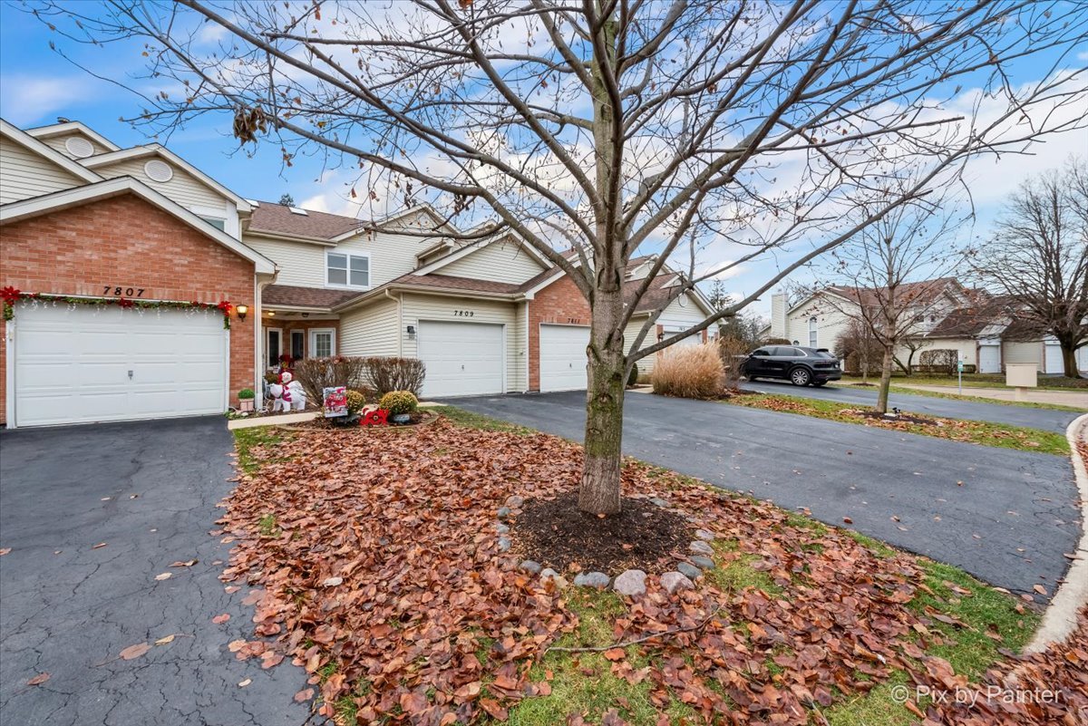 Photo 1 of 25 — 7809 Darien Lake Drive 7809, Darien, IL 60561