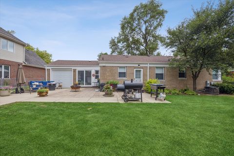 Tiny photo for 4812 Wolf Road, Western Springs, IL 60558 (MLS # 12685081)