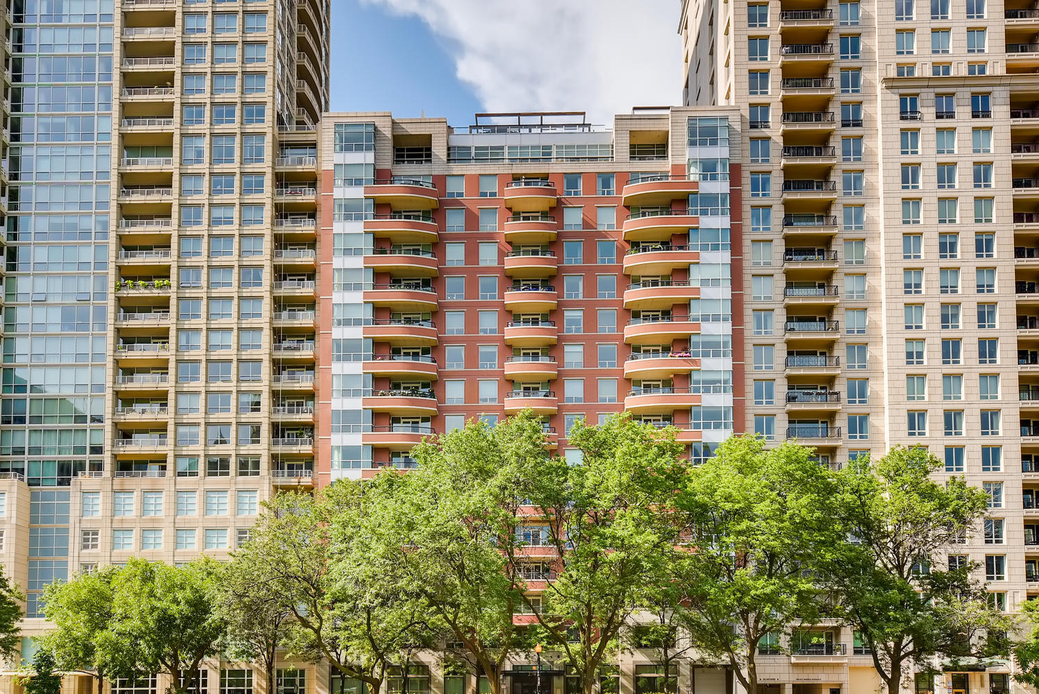 270 E Pearson Street 1402