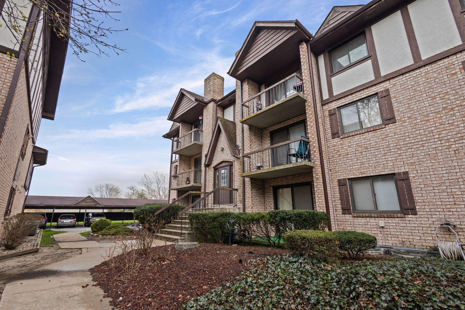 2815 Glenwood Lansing Road 205