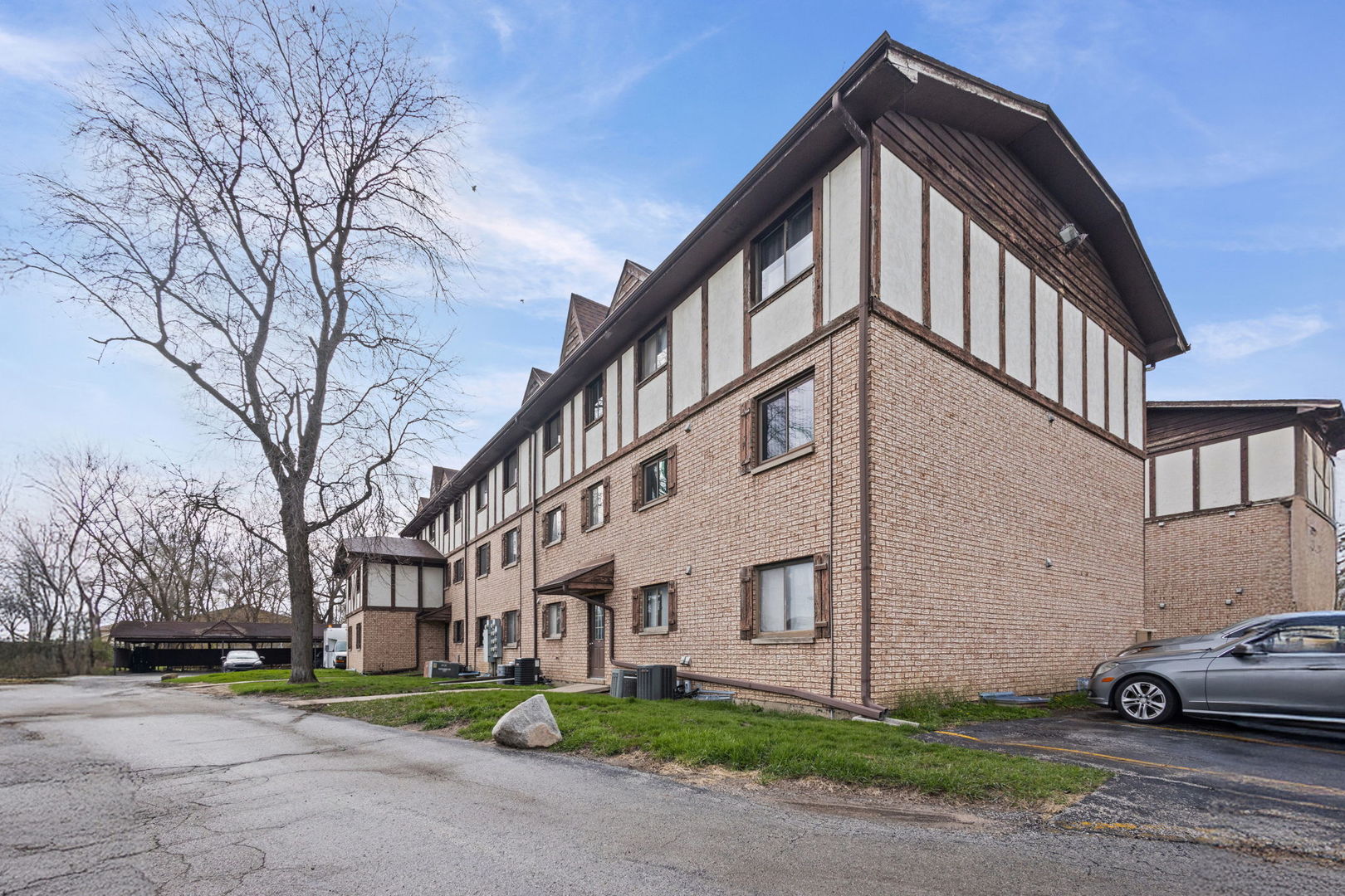 2815 Glenwood Lansing Road 205