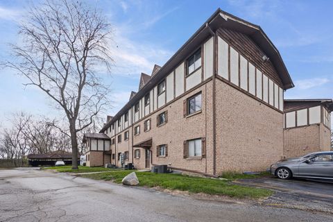 Tiny photo for 2815 Glenwood Lansing Road #205, Lynwood, IL 60411 (MLS # 12618879)