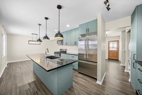 Tiny photo for 8939 Melvina Avenue, Oak Lawn, IL 60453 (MLS # 12587349)