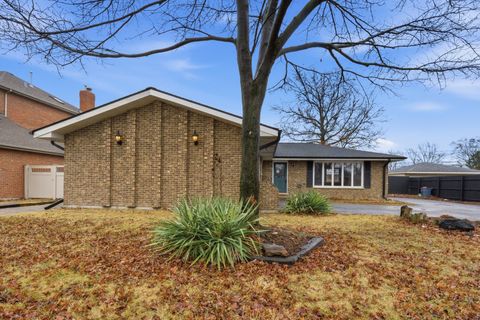 Tiny photo for 8939 Melvina Avenue, Oak Lawn, IL 60453 (MLS # 12587349)