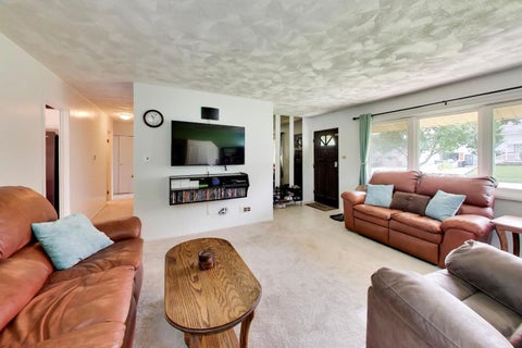 Tiny photo for 1300 Jefferson Road, Hoffman Estates, IL 60169 (MLS # 12753544)