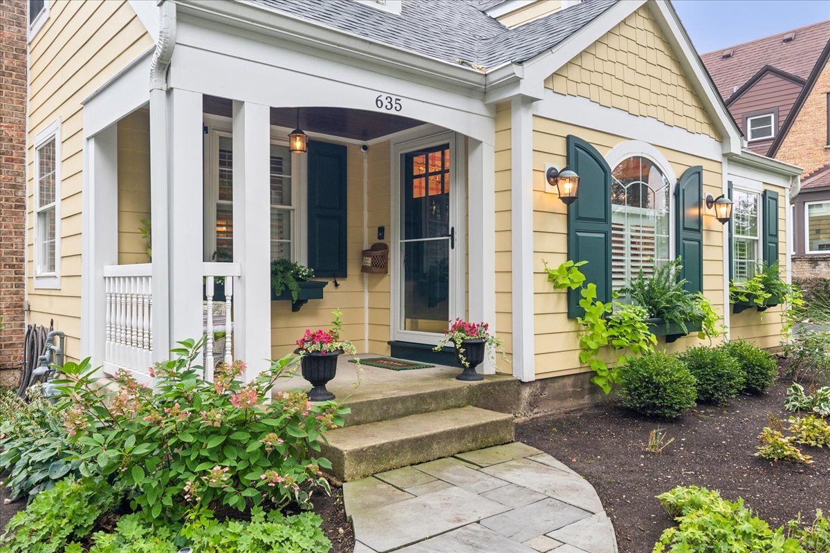 Properties 2 635 Green Briar Lane