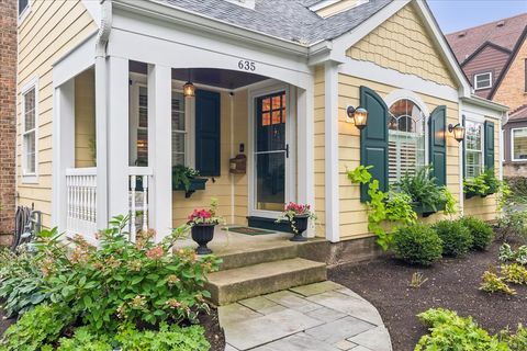 Tiny photo for 635 Green Briar Lane, Lake Forest, IL 60045 (MLS # 12658091)