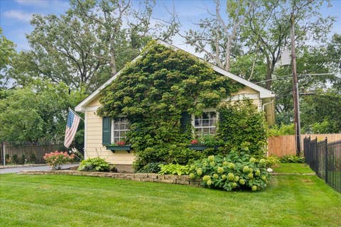 Tiny photo for 635 Green Briar Lane, Lake Forest, IL 60045 (MLS # 12658091)