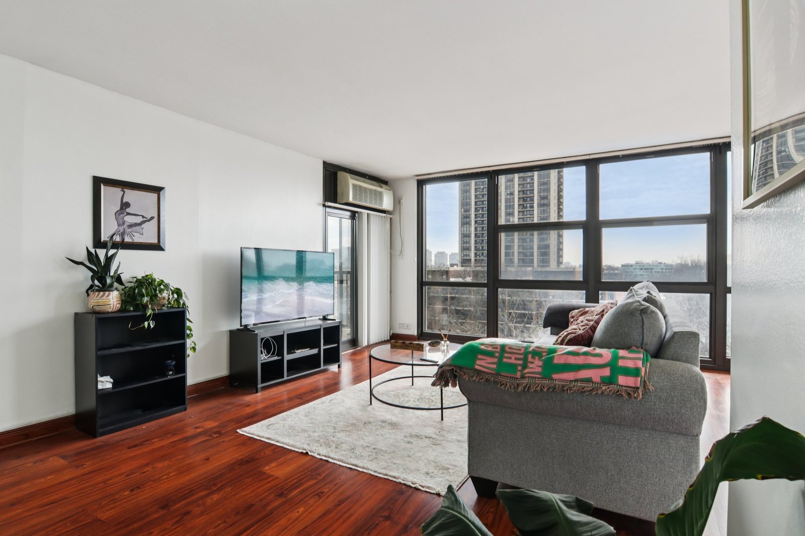 2901 S Michigan Avenue 505
