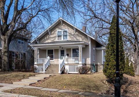 Tiny photo for 655 Glenwood Avenue, Joliet, IL 60435 (MLS # 12565351)