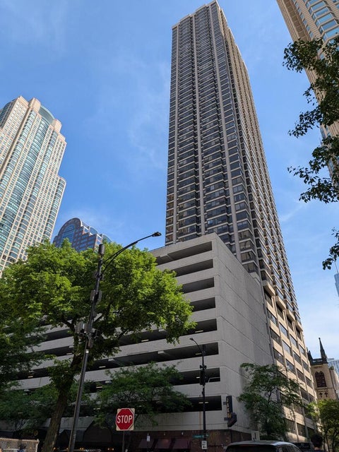 Photo of 30 E Huron Street #4006, Chicago, IL 60611 (MLS # 12686684)