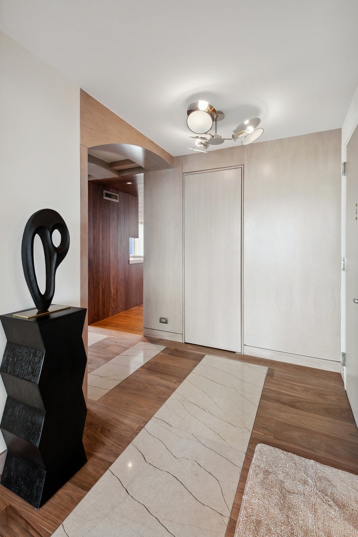 111 E Chestnut Street 56AB