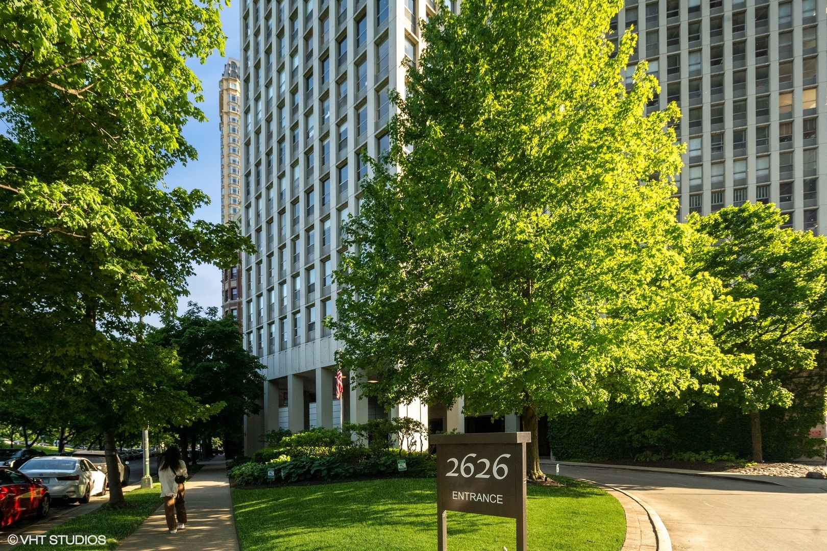2626 N Lakeview Avenue 2310