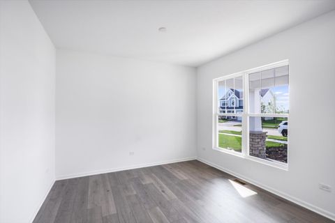 Tiny photo for 163 Piper Glen Avenue, Oswego, IL 60543 (MLS # 12493277)