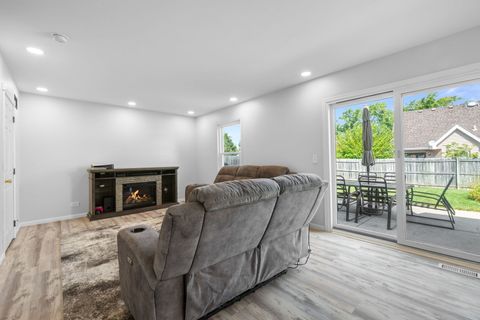 Tiny photo for 8 Aspen Court, Streamwood, IL 60107 (MLS # 12480629)