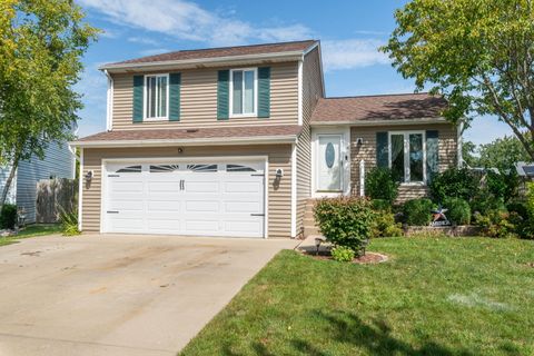 Photo of 8 Aspen Court, Streamwood, IL 60107 (MLS # 12480629)
