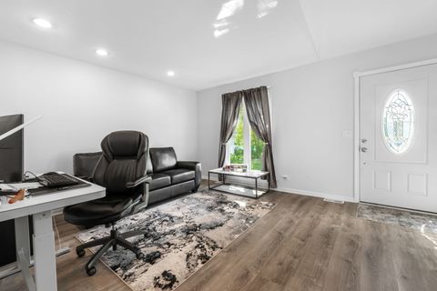 Tiny photo for 8 Aspen Court, Streamwood, IL 60107 (MLS # 12480629)