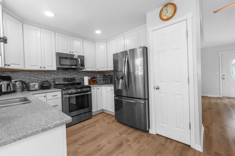 Tiny photo for 8 Aspen Court, Streamwood, IL 60107 (MLS # 12480629)