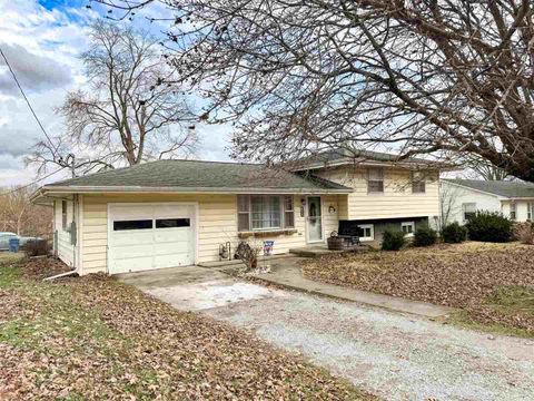 Tiny photo for 300 Williford Road, Jonesboro, IL 62906 (MLS # 100000126)