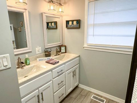 Tiny photo for 300 Williford Road, Jonesboro, IL 62906 (MLS # 100000126)